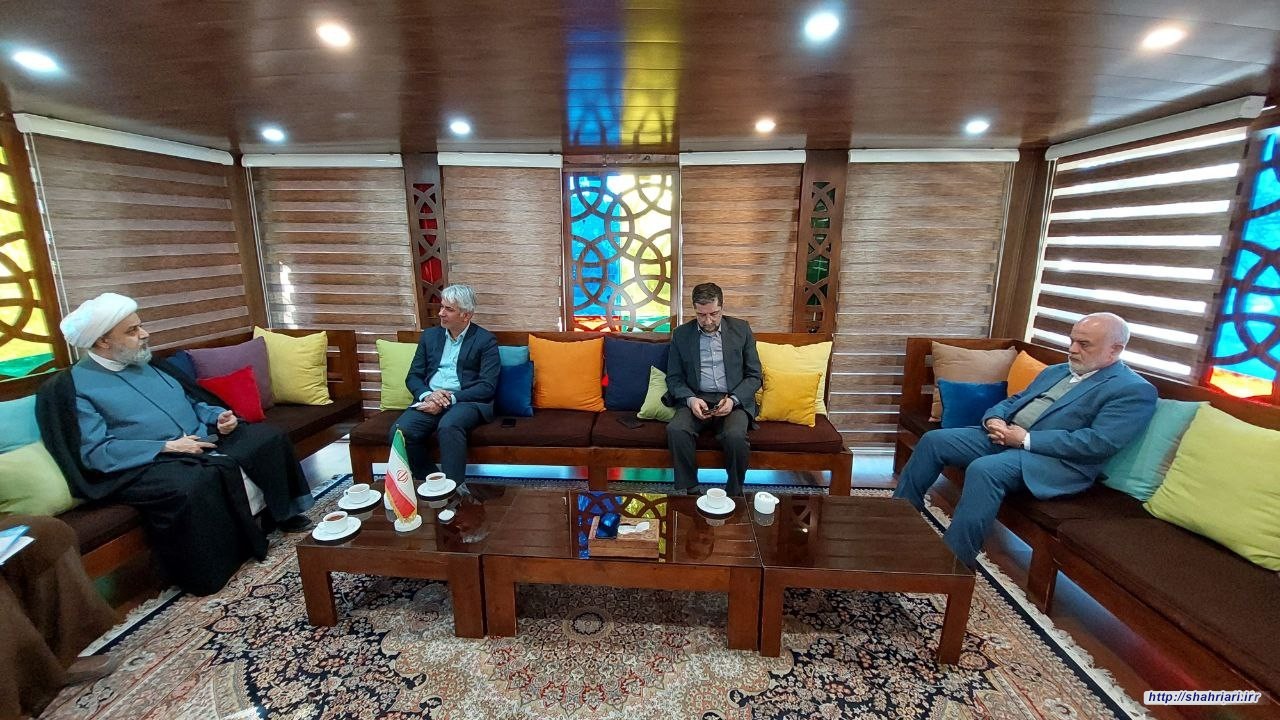 دبیرکل مجمع تقریب در دیدار مدیرکل صداوسیمای هرمزگان: علما و بزرگان اهل سنت سرمایه ما هستند