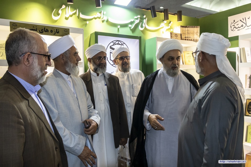 دبیرکل مجمع جهانی تقریب مذاهب اسلامی در حاشیه بازدید از نمایشگاه کتاب تهران: ارائه الکترونیک کتابها، خدمت بزرگی به مخاطبان است / تمرکز آثار جدید مجمع بر وحدت اسلامی و تمدن نوین اسلامی