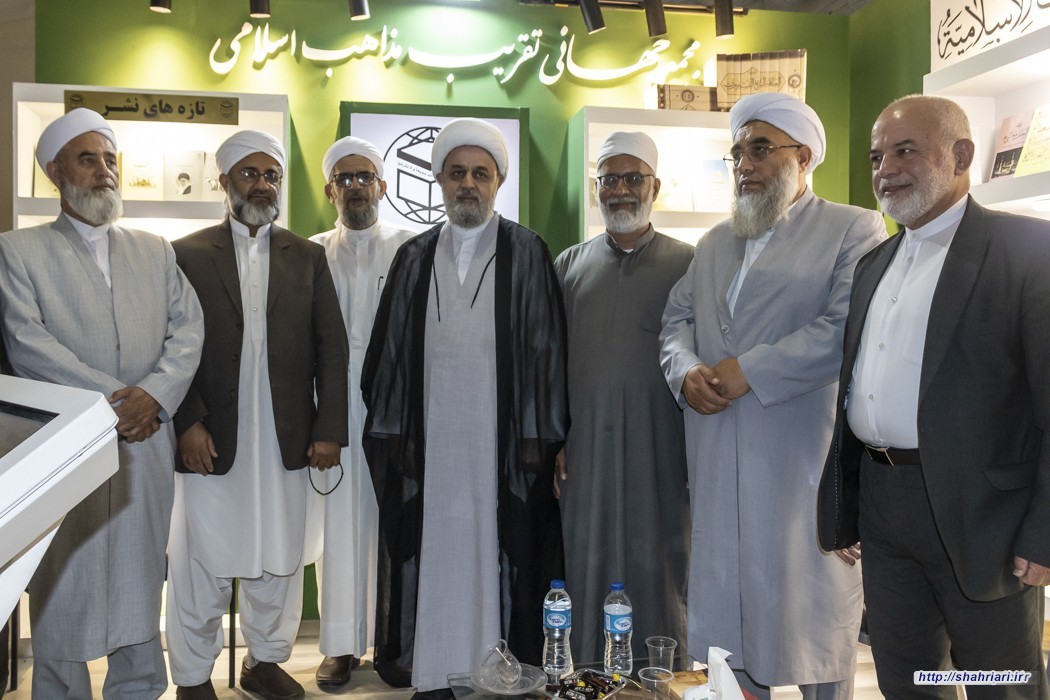 دبیرکل مجمع جهانی تقریب مذاهب اسلامی در حاشیه بازدید از نمایشگاه کتاب تهران: ارائه الکترونیک کتابها، خدمت بزرگی به مخاطبان است / تمرکز آثار جدید مجمع بر وحدت اسلامی و تمدن نوین اسلامی